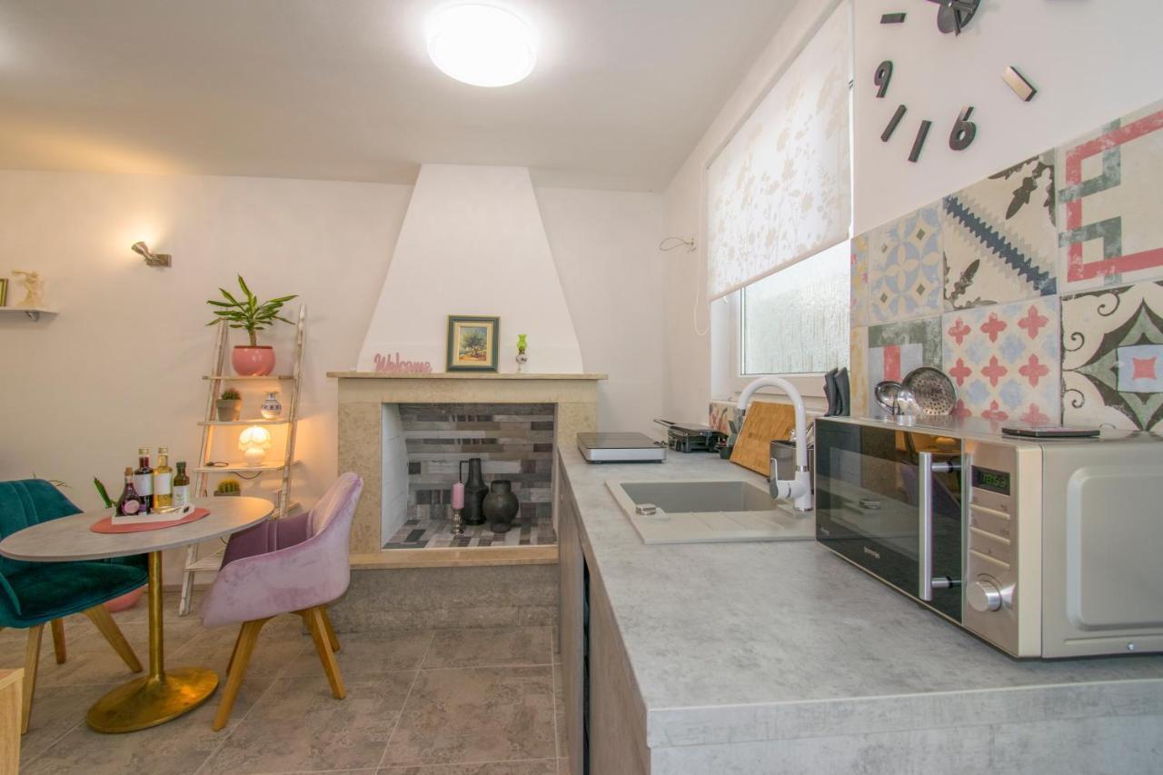 Apartman Enjoy 로비니 외부 사진