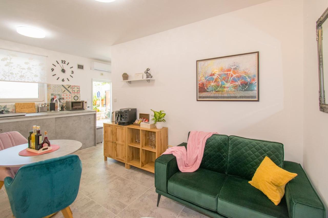 Apartman Enjoy 로비니 외부 사진