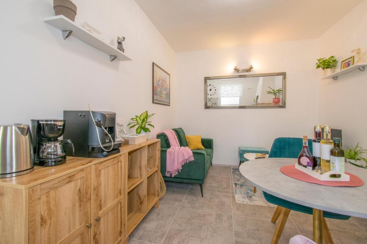 Apartman Enjoy 로비니 외부 사진