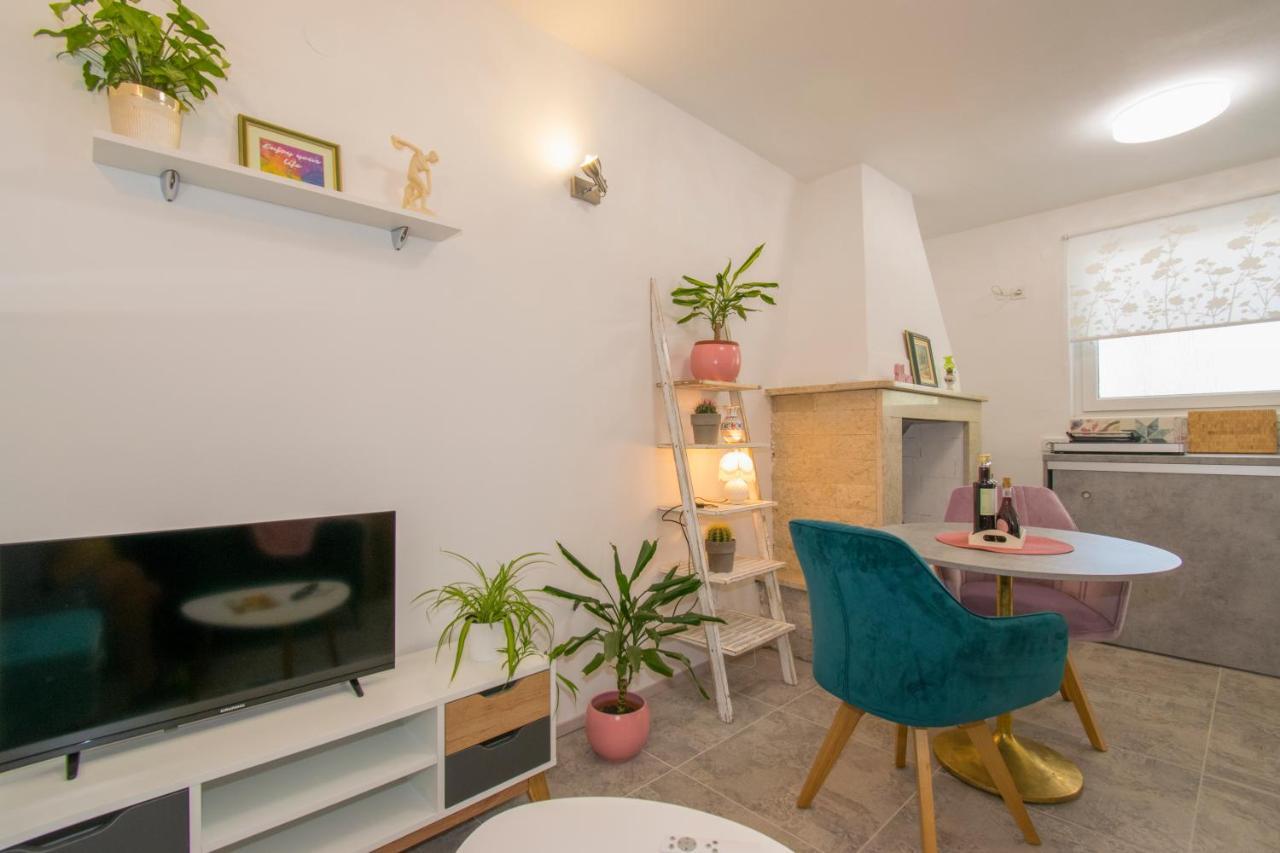 Apartman Enjoy 로비니 외부 사진