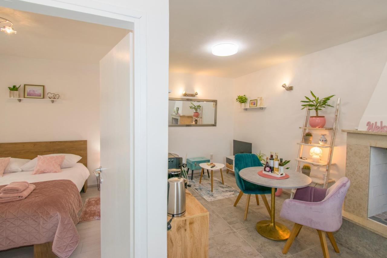 Apartman Enjoy 로비니 외부 사진
