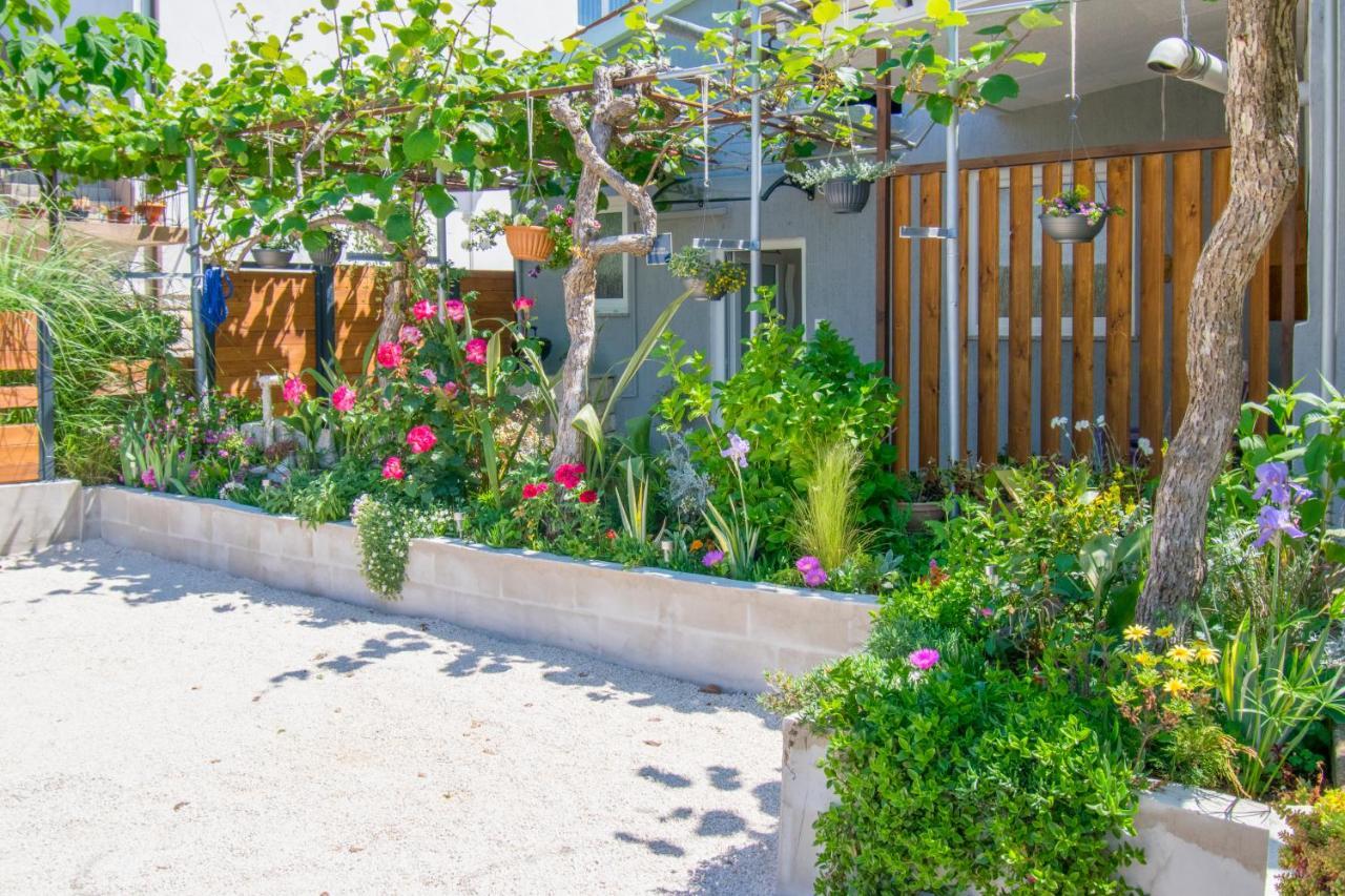 Apartman Enjoy 로비니 외부 사진